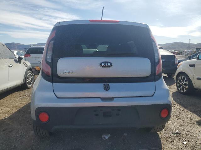 KNDJN2A26K7023245 - 2019 KIA SOUL SILVER photo 6