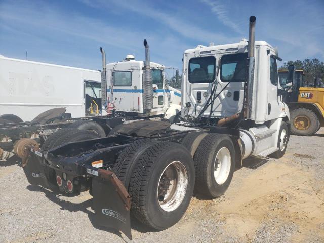 3AKJGBDV9ESFP3387 - 2014 FREIGHTLINER CASCADIA 1 WHITE photo 4