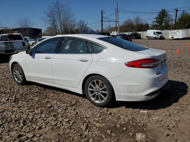 3FA6P0HD1HR346072 - 2017 FORD FUSION SE WHITE photo 2