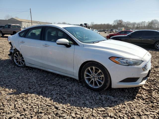 3FA6P0HD1HR346072 - 2017 FORD FUSION SE WHITE photo 4