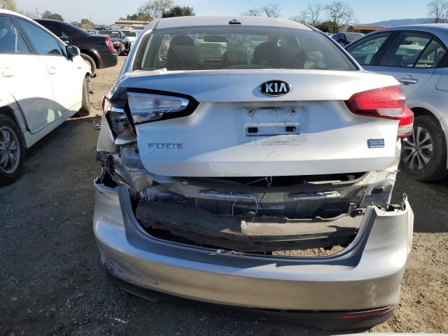 3KPFK4A73JE179232 - 2018 KIA FORTE LX SILVER photo 6