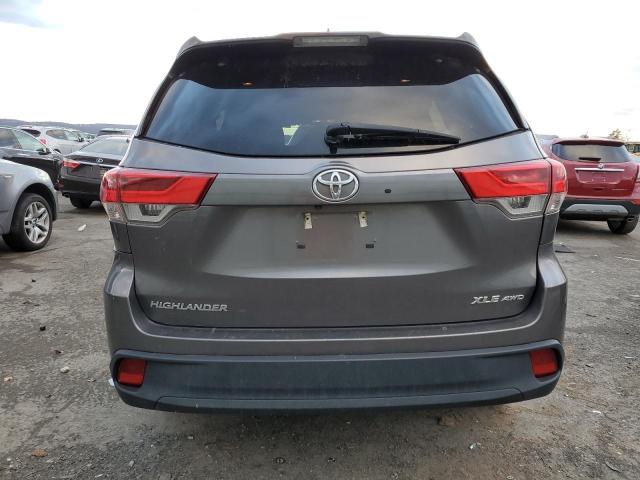 5TDJZRFH7JS913574 - 2018 TOYOTA HIGHLANDER SE GRAY photo 6