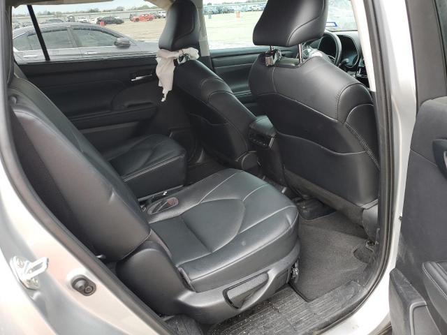 5TDGZRAH9MS534226 - 2021 TOYOTA HIGHLANDER XLE SILVER photo 11