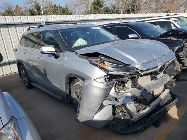 5TDGZRAH9MS534226 - 2021 TOYOTA HIGHLANDER XLE SILVER photo 4