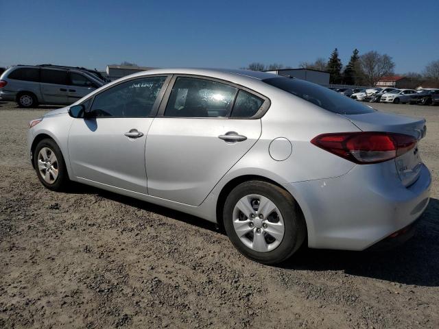 3KPFK4A76JE191486 - 2018 KIA FORTE LX SILVER photo 2