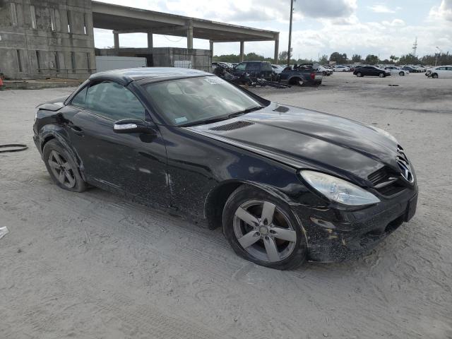 WDBWK54F58F181037 - 2008 MERCEDES-BENZ SLK 280 BLACK photo 4