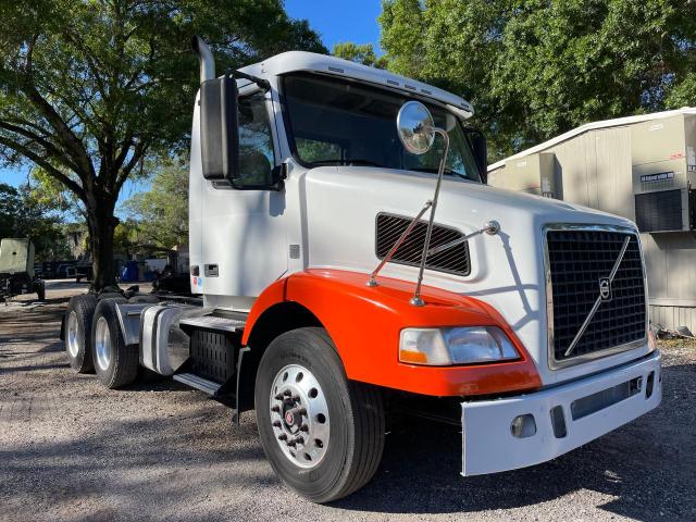 4V4MC9DG6CN545328 - 2012 VOLVO VN VNM WHITE photo 1