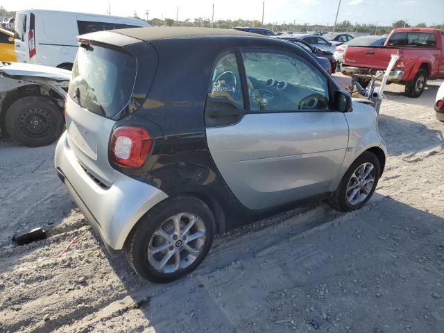 WMEFJ9BA2JK283980 - 2018 SMART FORTWO SILVER photo 3