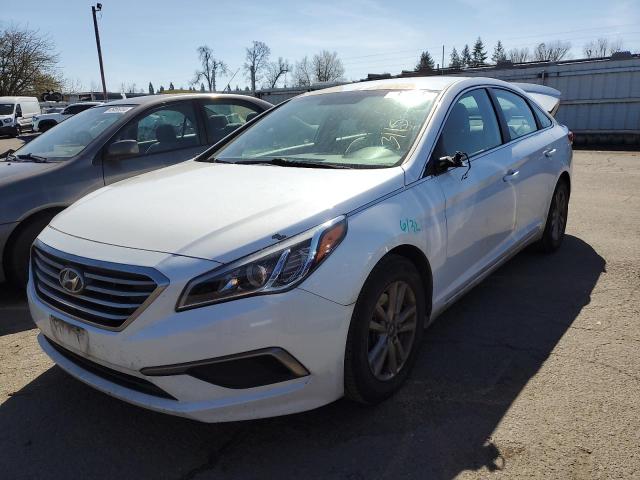 5NPE24AF9HH589946 - 2017 HYUNDAI SONATA SE WHITE photo 1