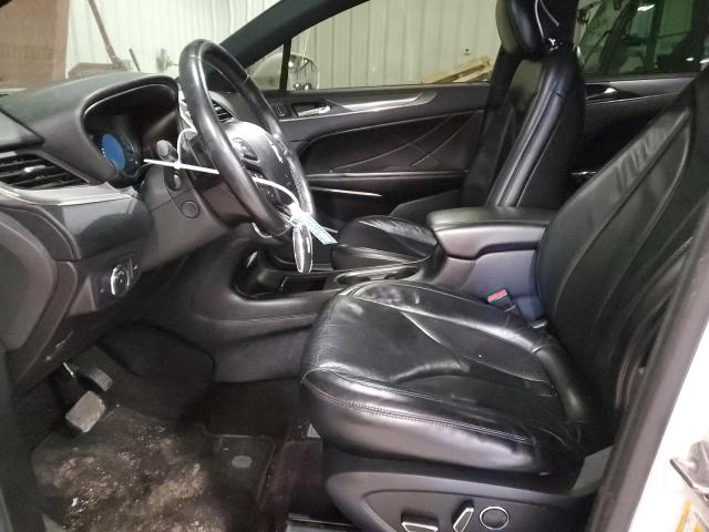 5LMCJ2D93HUL07979 - 2017 LINCOLN MKC SELECT Weiß Foto 7