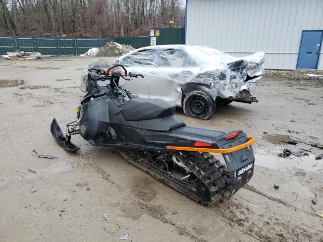 2BPSUGHB6HV000217 - 2017 SKI DOO RENEGADE BLACK photo 3