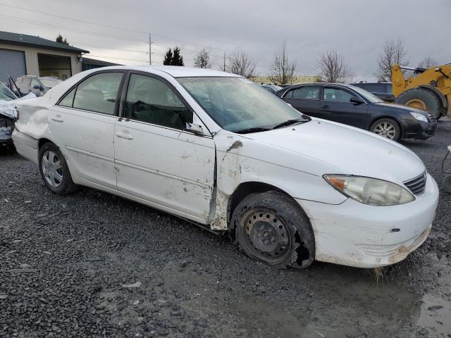 4T1BE32K15U613573 - 2005 TOYOTA CAMRY LE WHITE photo 4