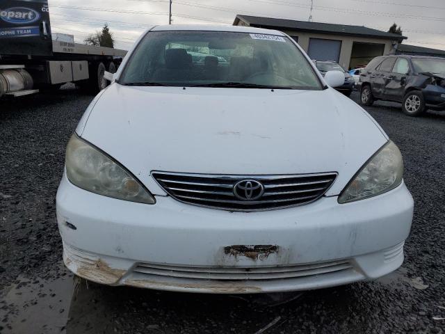 4T1BE32K15U613573 - 2005 TOYOTA CAMRY LE WHITE photo 5