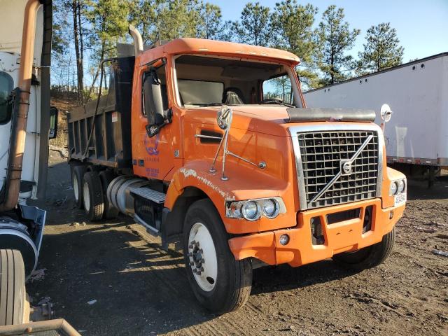 2014 VOLVO VHD, 