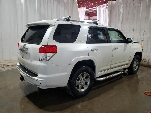 JTEBU5JR7B5046904 - 2011 TOYOTA 4RUNNER SR5 WHITE photo 3