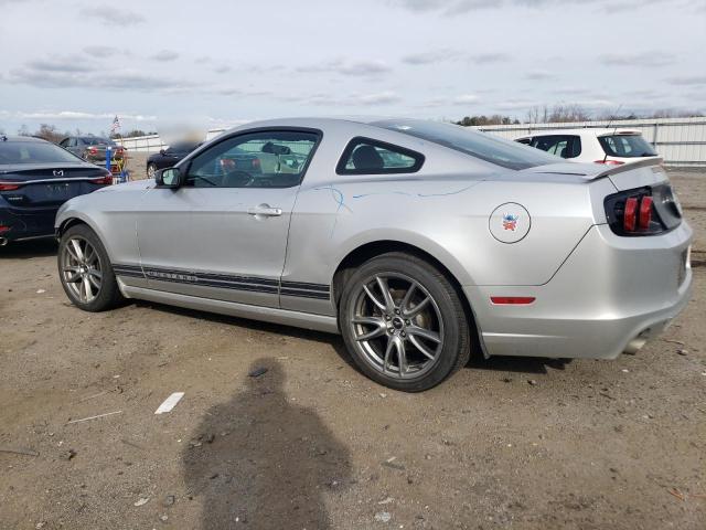 1ZVBP8AM6D5277360 - 2013 FORD MUSTANG SILVER photo 2