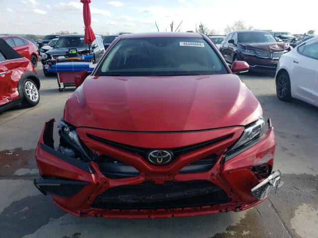 4T1T11AK0PU156330 - 2023 TOYOTA CAMRY SE NIGHT SHADE RED photo 5