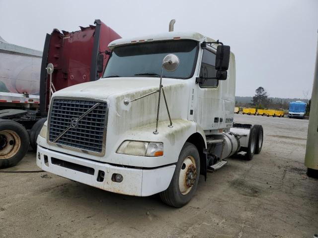 4V4MC9EH7BN297001 - 2011 VOLVO VN VNM WHITE photo 2