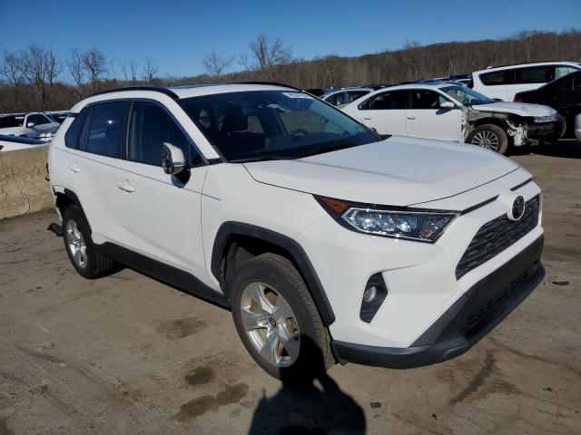 JTMW1RFV1KD016315 - 2019 TOYOTA RAV4 XLE WHITE photo 4