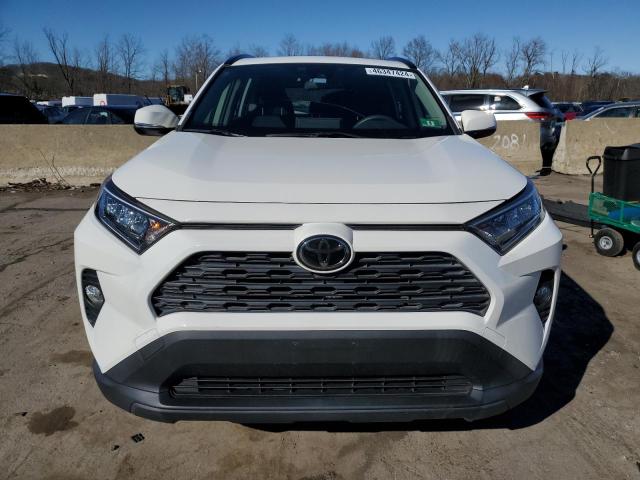 JTMW1RFV1KD016315 - 2019 TOYOTA RAV4 XLE WHITE photo 5