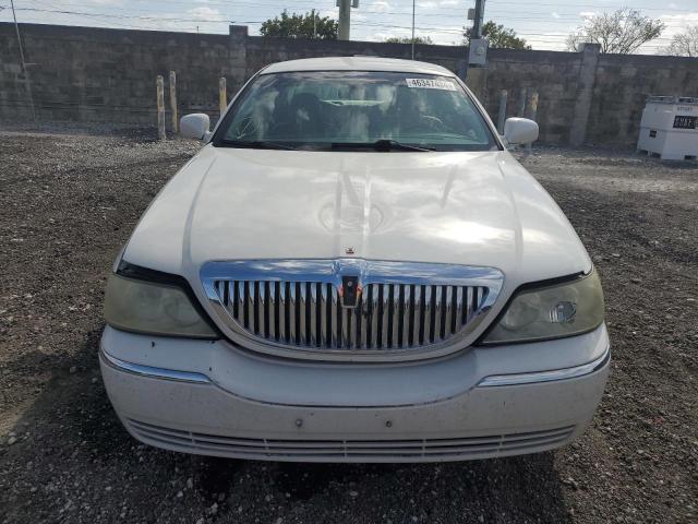 1LNHM83W84Y665642 - 2004 LINCOLN TOWN CAR ULTIMATE WHITE photo 5