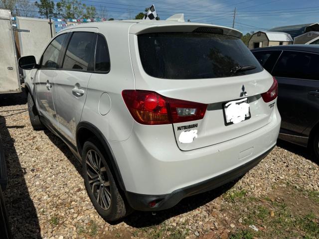 JA4AP3AU8HZ010246 - 2017 MITSUBISHI OUTLANDER ES WHITE photo 3