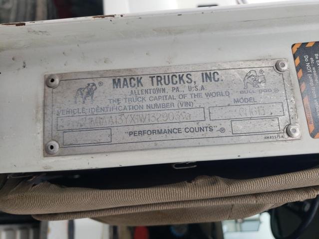 1M1AA13YX1W132903 - 2001 MACK 600 CH600 WHITE photo 10