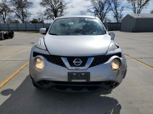 JN8AF5MR1GT605067 - 2016 NISSAN JUKE S SILVER photo 5