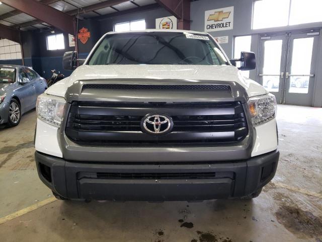 5TFCY5F14FX018374 - 2015 TOYOTA TUNDRA DOUBLE CAB SR/SR5 WHITE photo 5