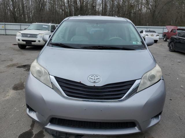 5TDKK3DC1DS361264 - 2013 TOYOTA SIENNA LE SILVER photo 5