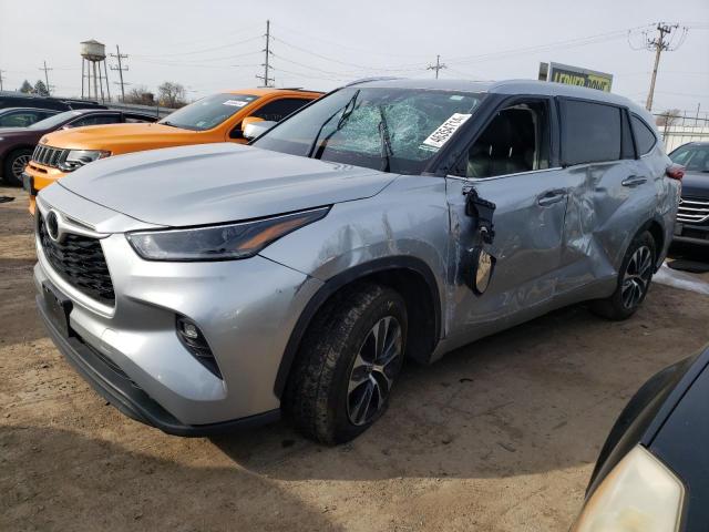 5TDGZRAH1MS040989 - 2021 TOYOTA HIGHLANDER XLE SILVER photo 2