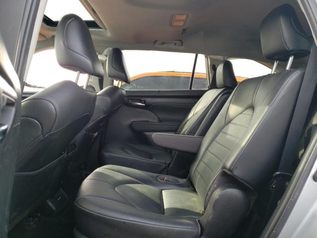 5TDGZRAH1MS040989 - 2021 TOYOTA HIGHLANDER XLE SILVER photo 6