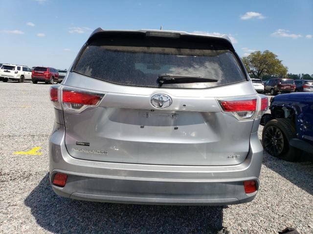 5TDKKRFH2FS044219 - 2015 TOYOTA HIGHLANDER XLE SILVER photo 6