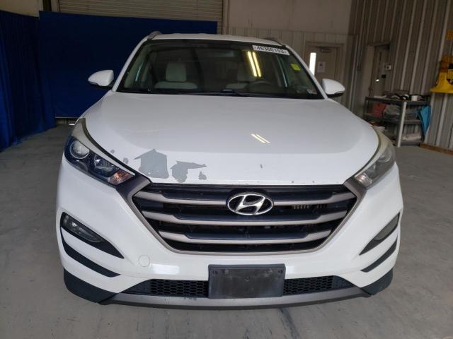 KM8J3CA24GU048290 - 2016 HYUNDAI TUCSON LIMITED WHITE photo 5