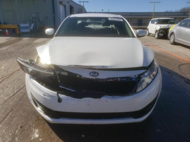 KNAGM4A70D5405884 - 2013 KIA OPTIMA LX WHITE photo 5