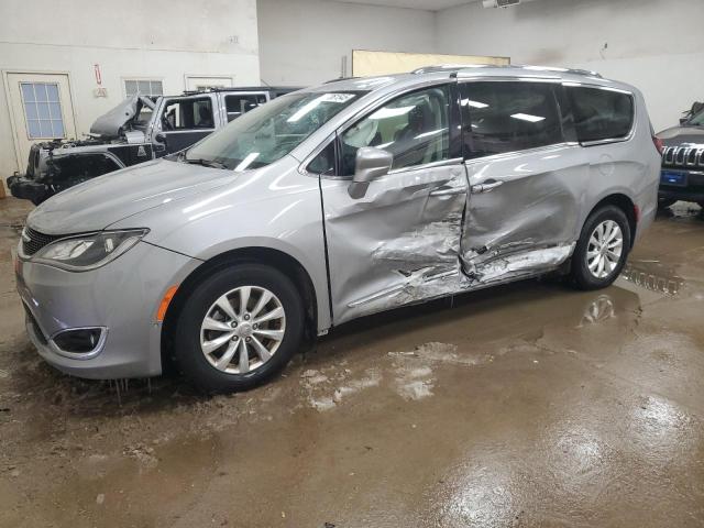 2C4RC1BG0JR233351 - 2018 CHRYSLER PACIFICA TOURING L GRAY photo 1