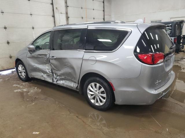 2C4RC1BG0JR233351 - 2018 CHRYSLER PACIFICA TOURING L GRAY photo 2