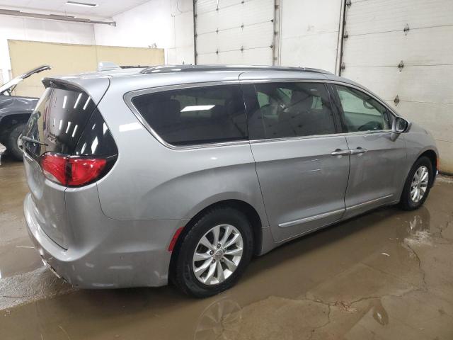 2C4RC1BG0JR233351 - 2018 CHRYSLER PACIFICA TOURING L GRAY photo 3