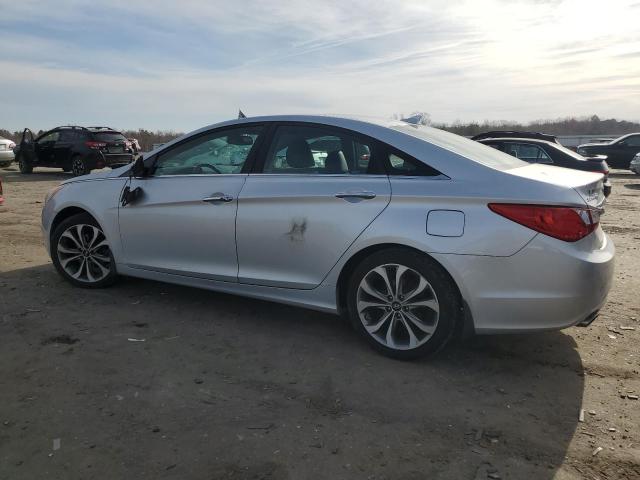 5NPEC4AB3DH749971 - 2013 HYUNDAI SONATA SE SILVER photo 2