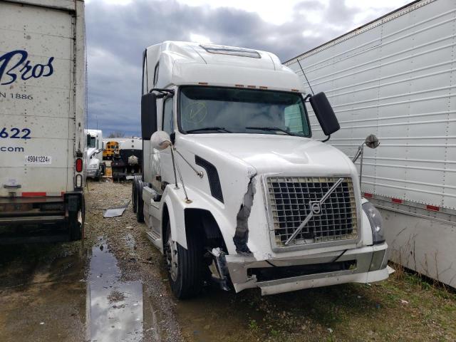 4V4NC9TG67N436119 - 2007 VOLVO VN VNL WHITE photo 9