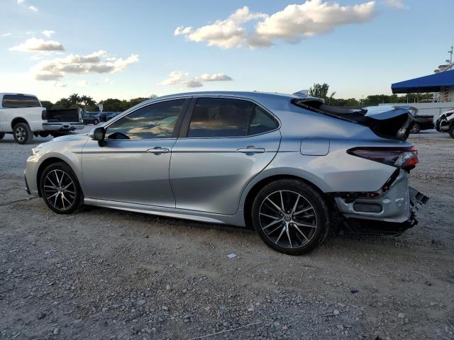 4T1G11AK0PU831577 - 2023 TOYOTA CAMRY SE NIGHT SHADE SILVER photo 2