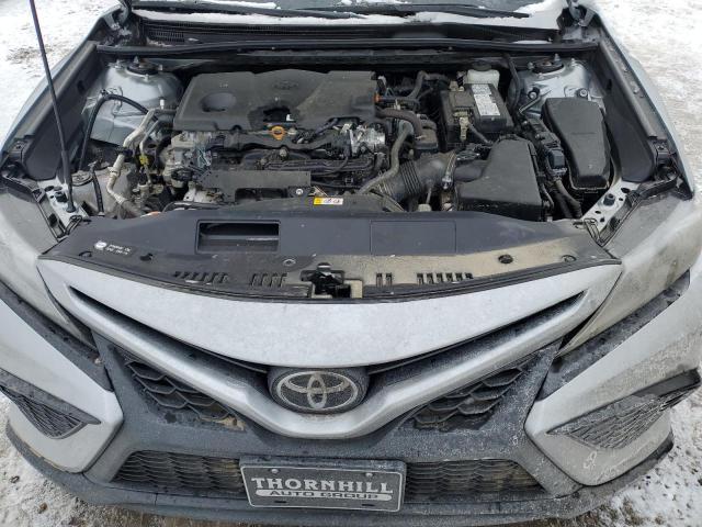 4T1S11AK1PU131996 - 2023 TOYOTA CAMRY SE NIGHT SHADE SILVER photo 11