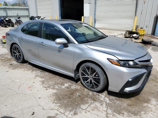4T1S11AK1PU131996 - 2023 TOYOTA CAMRY SE NIGHT SHADE SILVER photo 4