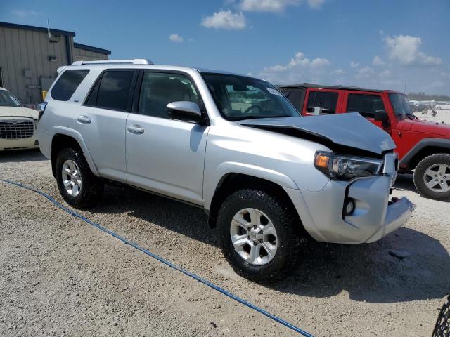 JTEBU5JR7G5401822 - 2016 TOYOTA 4RUNNER SR5/SR5 PREMIUM 银色 照片 4