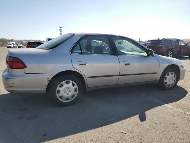 1HGCG5646WA010651 - 1998 HONDA ACCORD LX TAN photo 3