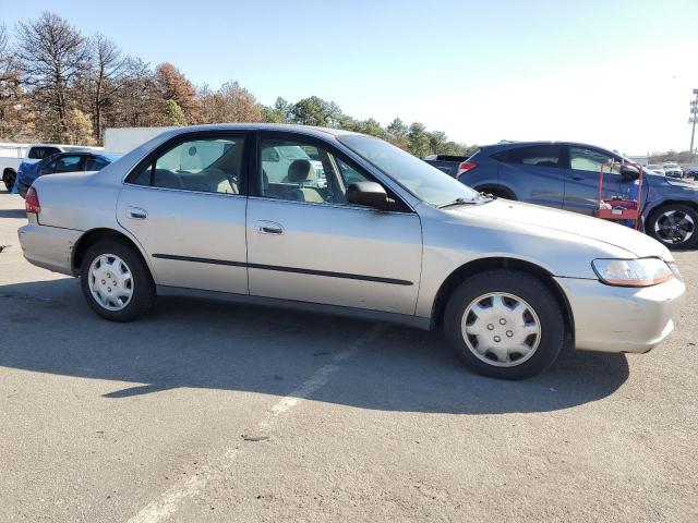 1HGCG5646WA010651 - 1998 HONDA ACCORD LX TAN photo 4