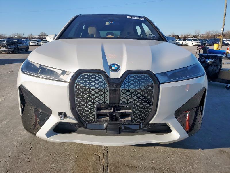WB523CF08RCP70639 - 2024 BMW IX XDRIVE50 WHITE photo 5