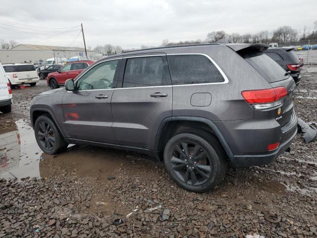 1C4RJFAG4JC310977 - 2018 JEP GRAND CHEROKEE LAREDO GRAY photo 2