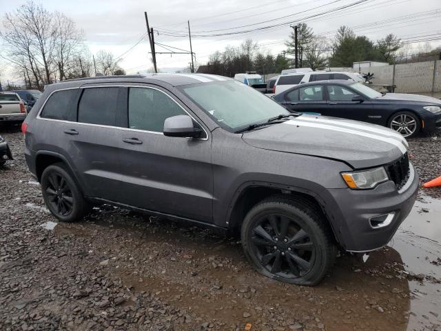 1C4RJFAG4JC310977 - 2018 JEP GRAND CHEROKEE LAREDO GRAY photo 4