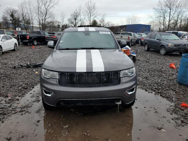 1C4RJFAG4JC310977 - 2018 JEP GRAND CHEROKEE LAREDO GRAY photo 5